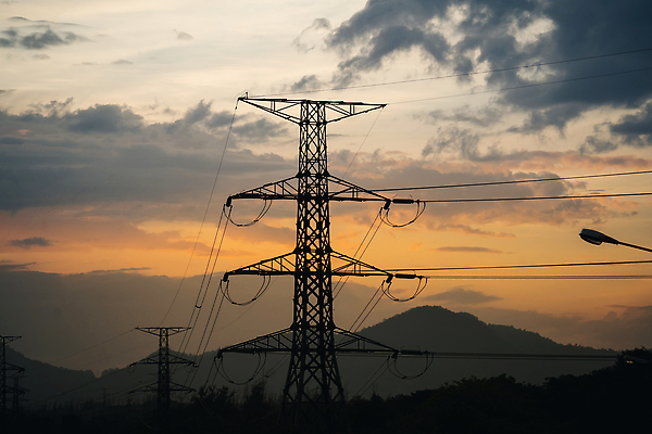 포토 JPG 해외이미지 식물 실루엣 산업 선 하늘 한명 환경 탑 금속 힘 장비 발전기 발전소 에너지 네트워크 오염 황금 역 정상 저녁 큼 전염 철사 볼트 시스템 봉 철탑 엔진 공학 세대 전압 철강 힘찬 공급 해외202309 해외포토 1 건축물 교육 컨셉 교통시설 재질 촬영기법 사람 공구 질병 야간 크기 감염 파일형식