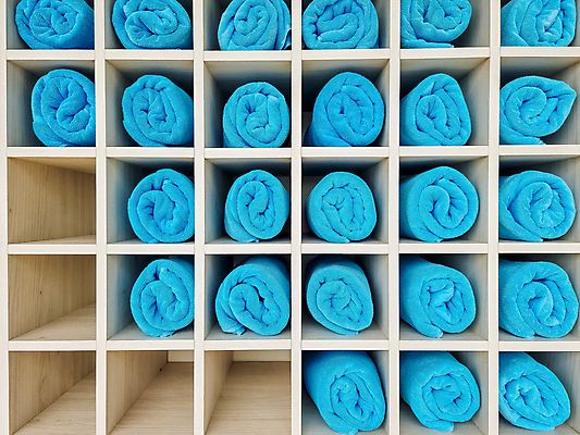 포토 JPG 해외이미지 백그라운드 신체 가정 호텔 휴가 휴식 건조 세포 수영장 건강 사람없음 파란색 상자 수건 컬러풀 쌓기 스파 목욕 욕실 직물 신선 면 그룹 고급 빨래 휴양지 질감 부드러움 닦기 솜털 돌봄 샤워실 위생관리 접기 해외202309 해외포토 컬러 컨셉 가사 모션 숙소 관리 위생용품 청결 장소 감각 샤워시설 파일형식