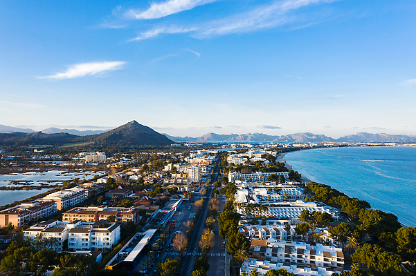 포토 JPG 해외이미지 유럽 바다 여행 건축양식 자연 하늘 호텔 휴가 산 안테나 풍경 사람없음 건물 물 햇빛 환경 만 스페인 지중해 장면 스카이라인 석호 항공촬영 수평선 해외202309 해외포토 자연요소 건축물 건축 나라 뷰포인트 통신 숙소 태양 생태계 파일형식