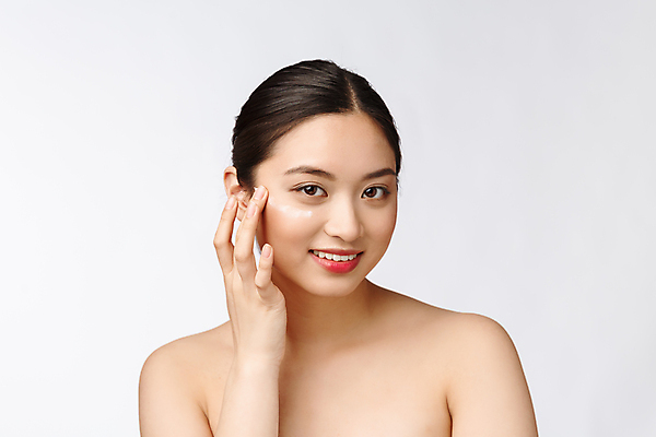 포토 JPG 해외이미지 여자 한명 동양인 상반신 성인 앞모습 뷰티 바르기 팩 성인여자한명만 해외202309 해외포토 1 뷰포인트 모션 사람 인종 화장품 여자한명만 성인여자만 파일형식