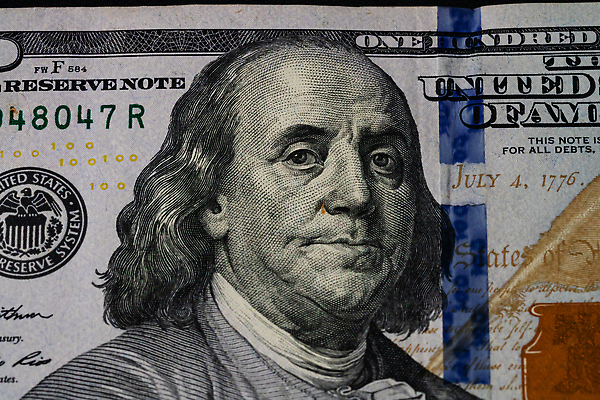 포토 JPG 해외이미지 종이 백그라운드 컨셉 지폐 돈 비즈니스 사람없음 금융 달러 미국 재산 큼 계산서 세금 수입 예산 해외202309 해외포토 북아메리카 경제 크기 파일형식