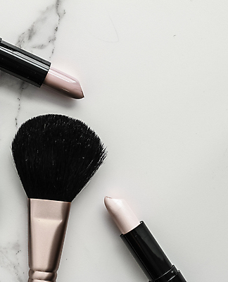 포토 JPG 해외이미지 백그라운드 사람없음 립스틱 고급 대리석 메이크업브러쉬 해외202309 해외포토 컨셉 재료 화장품 붓 파일형식