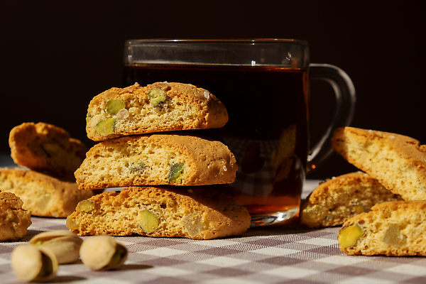 포토 JPG 해외이미지 단면 잔 바닥 사람없음 쌓기 쿠키 체크무늬 피스타치오 홈메이드 비스코티 비건 해외202309 해외포토 식기 빵 무늬 모션 디저트 견과류 만들기 채식주의자 파일형식