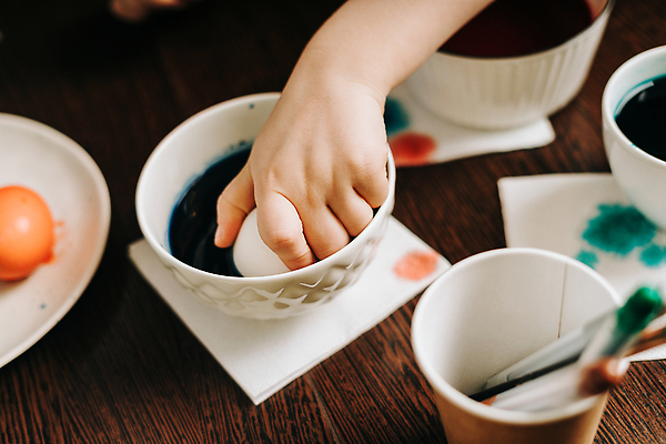 포토 JPG 해외이미지 식물 백인 전통 계절 남자 행복 아들 어린이 창문 가족 탁자 휴가 주택 실내 관리 사람 앉기 이벤트 소년 사람없음 목재 장식 컬러풀 바구니 주방 축제 페인트 봄 축하 토끼 붓 닫기 책상 준비 부활절계란 먼지 해외202309 해외포토 서양인 나무 감정 컬러 가구 컨셉 재료 포유류 관계 모션 부활절 내부 건물 반려동물 계란 파일형식