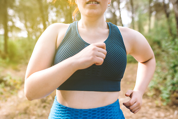 포토 JPG 해외이미지 라이프스타일 웰빙 여자 행복 스포츠 포즈 자국 모션 휴식 따뜻함 건강 피곤 설명 한명 서기 사람 야외 치료 운동복 달리기 조깅 운동 스트레칭 활발 작업 숲 연습 준비 주말 일요일 일반 연극 개발 바디케어 운동가 해외202309 해외포토 1 옷 감정 컨셉 의학 문화예술 생활 요일 파일형식