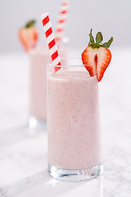 포토 JPG 해외이미지 음료 분홍색 딸기 잔 빨대 사람없음 딸기스무디 해외202309 해외포토 식기 컬러 과일 스무디 파일형식