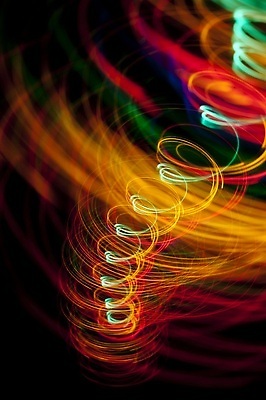 포토 JPG 해외이미지 컬러 패턴 추상 나선형 사람없음 빛 컬러풀 산책로 젖음 원형 색동 광 자취 특별함 해외202309 해외포토 도형 길 컨셉 무늬 파일형식