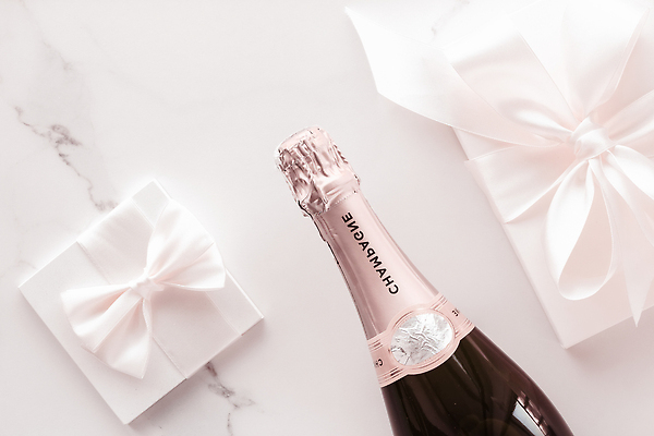 포토 JPG 해외이미지 리본 포장 선물 사람없음 고급 대리석 샴페인병 해외202309 해외포토 컨셉 재료 술병 샴페인 파일형식