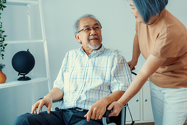 포토 JPG 해외이미지 여자 할아버지 노년 남자 행복 안경 할머니 화초 선반 병원 사랑 서기 앉기 동양인 상반신 두명 옆모습 지구본 마주보기 건강관리 기댐 환자 해외202309 해외포토 식물 잡화 감정 뷰포인트 가구 의학 모션 건강 관리 사람 인종 성인 파일형식