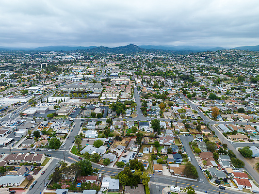포토 JPG 해외이미지 나무 응시 공원 도로 자연 하늘 주택 풍경 사람없음 야외 초록색 파란색 도시풍경 환경 계곡 미국 회색 도시 빌라 언덕 캘리포니아 타운 남쪽 산티아고 조감도 해외202309 해외포토 식물 시선 공공시설 길 컬러 북아메리카 교통시설 건물 방향 생태계 파일형식