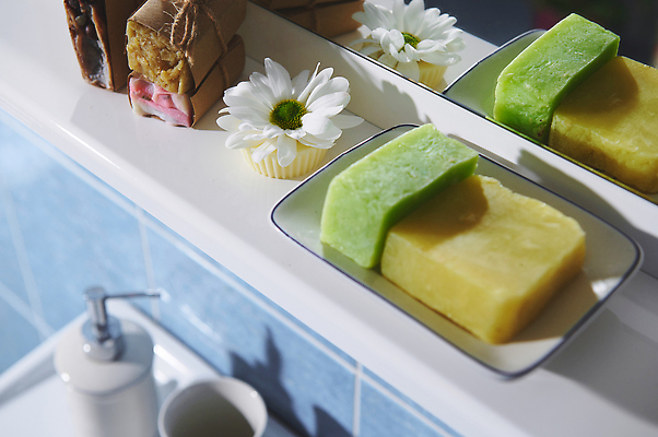 포토 JPG 해외이미지 꽃 꽃무늬 휴식 건강 사람없음 치료 뷰티 스파 화목 청결 화장품 욕실 신선 바 고급 씻기 상품 허브 순수 에코 유기농 향기 대리석 비누 향 스킨케어 아로마테라피 내추럴 바디케어 위생관리 정물화 캐모마일 핸드메이드 해외202309 해외포토 식물 웰빙 컨셉 무늬 재료 의학 관리 위생용품 환경 위생 그림 냄새 테라피 파일형식