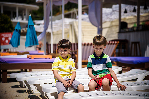 포토 JPG 해외이미지 백인 모자 라이프스타일 행복 얼굴 어린이 모래 바다 여행 백그라운드 자연 놀이 하늘 휴가 건강 미소 사람 앉기 소년 야외 두명 물 여름 파란색 선글라스 태양 뷰티 유행 맑음 기쁨 아기 휴양지 선베드 해외202309 해외포토 자연요소 서양인 잡화 계절 남자 감정 안경 컬러 의자 모션 날씨 표정 생활 신체부위 장소 생태계 파일형식