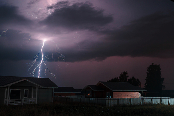 포토 JPG 해외이미지 가로등 자연 하늘 날씨 조명 거리 주택 사람없음 건물 파란색 빛 마을 환경 어둠 힘 에너지 시골 도시 분위기 야간 위험 번개 볼트 폭풍 타운 내추럴 뇌우 스트라이크 폭풍우 힘찬 해외202309 해외포토 자연요소 건축물 공공시설 컬러 컨셉 공구 비_날씨 자연재해 생태계 파일형식