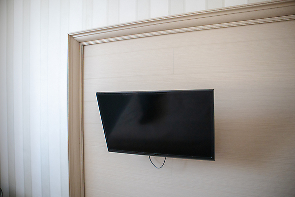 포토 JPG 해외이미지 디자인 꽃 벽 가구 백그라운드 비즈니스 가족 호텔 아파트 주택 프레임 매달리기 미술 서기 사람없음 내부 목재 장식 컴퓨터 사무실 3D 디지털 스크린 모니터 검은색 텔레비전 공백 방 장비 판넬 발표 그림 질감 전자 직진 주도 국경 HD 해외202309 해외포토 나무 식물 컬러 생활용품 재료 관계 모션 숙소 문화예술 건물 전자제품 예절 디지털합성 파일형식