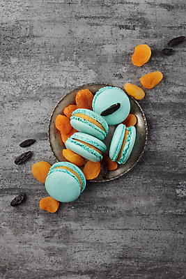 포토 JPG 해외이미지 접시 사람없음 파란색 달콤 건과일 마카롱 해외202309 해외포토 식기 컬러 과일 디저트 건조 맛 파일형식