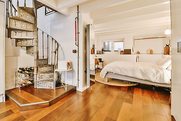 포토 JPG 해외이미지 겨울 창문 사람없음 인테리어 계단 카펫 공간 방 침대 나무바닥 해외202309 해외포토 디자인 계절 가구 바닥 파일형식