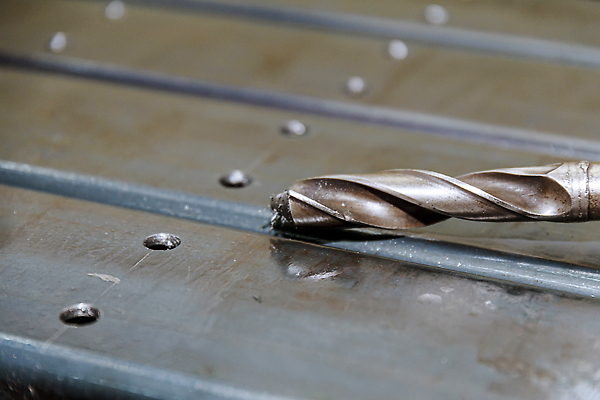 포토 JPG 해외이미지 산업 컨셉 노동자 사람없음 건물 금속 기계 장비 과학기술 기구 공구 업무 구멍 센터 작업실 제조 철 날카로움 언론 정비공 공학 토막 부스러기 송곳 철강 해외202309 해외포토 직업 건축물 교육 재질 기술 도구 작업 기술자 파일형식
