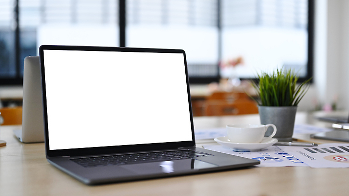 포토 JPG 해외이미지 식물 화분 창문 그래프 사람없음 노트북 자료 찻잔 컵받침 목업 카피스페이스 해외202309 해외포토 잔 전자제품 공백 받침대 파일형식