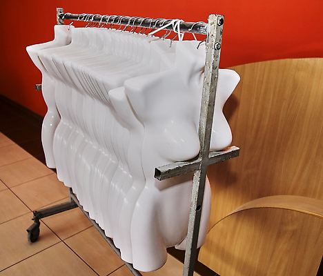 포토 JPG 해외이미지 모델 디자인 드레스 옷 여자 인형 백그라운드 컨셉 신체 종류 서기 사람없음 목재 숫자 유행 상점 장비 흰색 직물 우아함 옷걸이 마네킹 디자이너 수집 오브젝트 몸통 소매 재단 재단사 고립 스타일 해외202309 해외포토 나무 직업 문자 컬러 재료 모션 사람 신체부위 파일형식