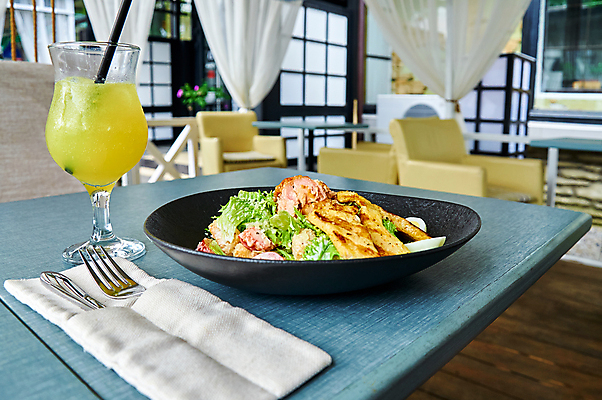 포토 JPG 해외이미지 전통 라이프스타일 접시 음식 빵 백그라운드 잎 토마토 채소 재료 부분 탁자 치즈 건강 육류 사람없음 야외 초록색 식당 식사 저녁식사 치킨 이탈리아 카페 샐러드 신선 사발 맛 그릴 상추 유기농 올리브 내추럴 점심식사 크루통 로메인상추 시저 맛있는 해외202309 해외포토 식물 식기 웰빙 열매 유럽 컬러 가구 컨셉 식재료 주방용품 유제품 생활 상점 사기그릇 닭고기요리 정치가 파일형식