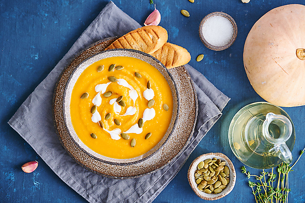 포토 JPG 해외이미지 전통 접시 음식 백그라운드 다이어트 채소 오렌지 호박 건강 요리 씨앗 사람없음 초록색 파란색 노란색 숟가락 저녁식사 어둠 할로윈 시골 신선 뜨거움 맛 수프 먹기 크림 토스트 추수감사절 점심식사 항공촬영 채식주의자 핸드메이드 비건 해외202309 해외포토 식물 식기 기독교 빵 뷰포인트 컬러 컨셉 과일 모션 수저 식사 채식 파일형식