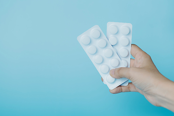 포토 JPG 해외이미지 손 과학 건강 병원 사람 사람없음 치료 알약 약 고통 환자 의사 잡기 도움 질병 약국 처방 팩 패키지 안심 비타민 테라피 조제 알레르기 보충 돌봄 복용 약사 증상 진통제 치료제 헬프 항생제 해외202309 해외포토 감정 컨셉 의학 모션 육류 신체부위 뷰티 화장품 의료진 만들기 영양소 파일형식