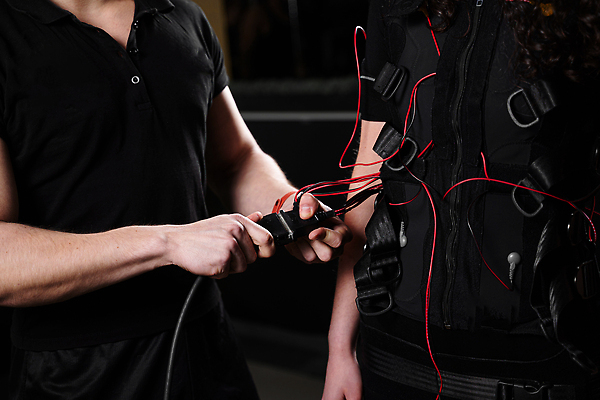 포토 JPG 해외이미지 모델 행복 신체 근육 건강 한명 사람 취미 건물 세로 운동 약 공구 몸무게 만족 흥분 체육관 근육질 전자 업그레이드 표현성 해외202309 해외포토 1 건축물 감정 의학 도구 몸매 파일형식