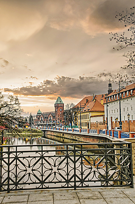 포토 JPG 해외이미지 나무 외관 여행 건축양식 풍경 사람없음 야외 건물 강 도시풍경 여행객 도시 역사 장면 광택 타운 폴란드 랜드마크 브로츠와프 옛날 해외202309 해외포토 식물 건축물 건축 유럽 사람 파일형식