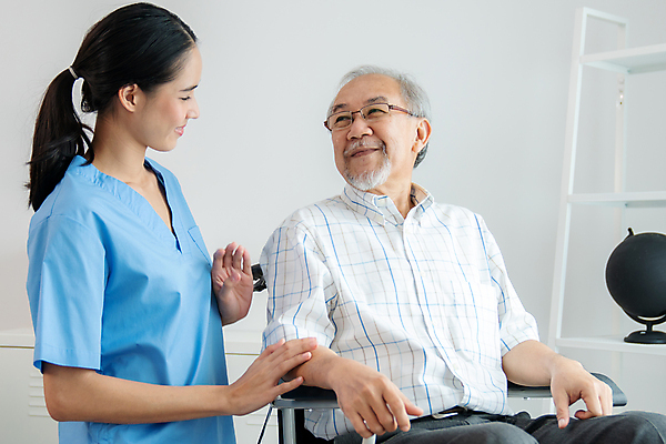 포토 JPG 해외이미지 여자 할아버지 노년 남자 행복 안경 선반 병원 앉기 동양인 상반신 두명 옆모습 지구본 마주보기 건강관리 터치 환자 간호사 장애인 휠체어 해외202309 해외포토 잡화 감정 뷰포인트 가구 의학 모션 건강 관리 사람 인종 성인 의료진 장애 파일형식