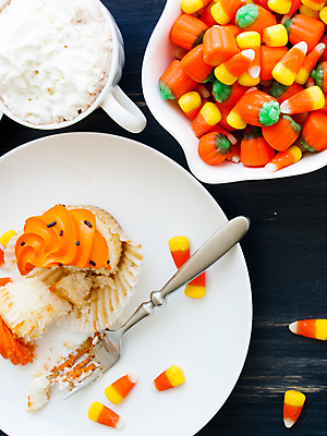 포토 JPG 해외이미지 포크 사탕 사람없음 할로윈 컵케이크 해외202309 해외포토 식기 디저트 케이크 파일형식