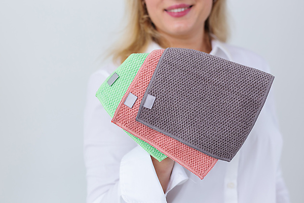 포토 JPG 해외이미지 직업 라이프스타일 꽃 컬러 백그라운드 가사 가정 아파트 주택 한명 일상 청결 봄 방 장비 흰색 붓 업무 닫기 위생 빨래 청소 세제 주부 먼지 걸레 청소부 가정부 돌봄 소독 위생관리 정리함 해외202309 해외포토 식물 1 계절 모션 관리 사람 건물 라이프 생활 작업 청소도구 파일형식