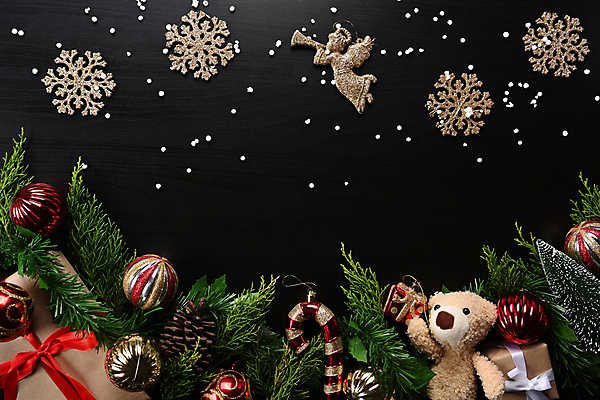 포토 JPG 해외이미지 백그라운드 크리스마스 눈꽃 사람없음 선물상자 하이앵글 곰인형 눈 오브젝트 솔방울 솔잎 지팡이모양 천사모양 오너먼트 해외202309 해외포토 자연요소 모양 기념일 인형 뷰포인트 잎 크리스마스장식 날씨 눈_날씨 선물 상자 파일형식