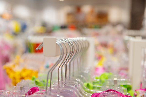 포토 JPG 해외이미지 드레스 옷 컬러 새로움 매달리기 사람없음 쇼핑 컬러풀 유행 세일 상점 직물 장롱 주식 옷걸이 쇼핑몰 수집 창고 어깨 소매 온라인 부티크 신발장 블랙프라이데이 해외202309 해외포토 가구 컨셉 모션 데이이벤트 신체부위 금융 파일형식