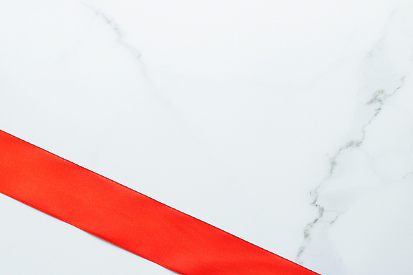 포토 JPG 해외이미지 리본 선 사람없음 빨간색 하이앵글 흰색 대리석 해외202309 해외포토 뷰포인트 컬러 재료 파일형식