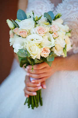 포토 JPG 해외이미지 여자 신부 부케 웨딩드레스 결혼식 한명 들기 상반신 성인 앞모습 성인여자한명만 해외202309 해외포토 1 드레스 뷰포인트 꽃다발 결혼 모션 사람 여자한명만 성인여자만 파일형식