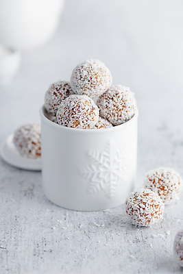 포토 JPG 해외이미지 음식 다이어트 디저트 사탕 사람없음 갈색 식사 흰색 달콤 맛 아침식사 설탕 먹기 날것 대추 코코넛 꿀 고립 채식주의자 맛있는 해외202309 해외포토 컬러 컨셉 과일 모션 건강 채식 파일형식