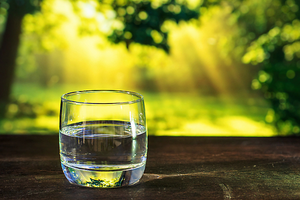 포토 JPG 해외이미지 음료 백그라운드 모션 자연 유리 탁자 주택 건강 사람없음 야외 목재 초록색 물 여름 환경 정원 얼음 봄 거품 젖음 흐름 추위 흰색 신선 투명 액체 개울 붓기 떨어짐 시원함 순수 오브젝트 상쾌 쏟아짐 내추럴 돌봄 카피스페이스 유체 해외202309 해외포토 자연요소 나무 계절 감정 컬러 가구 컨셉 재료 재질 건물 강 공백 생태계 파일형식