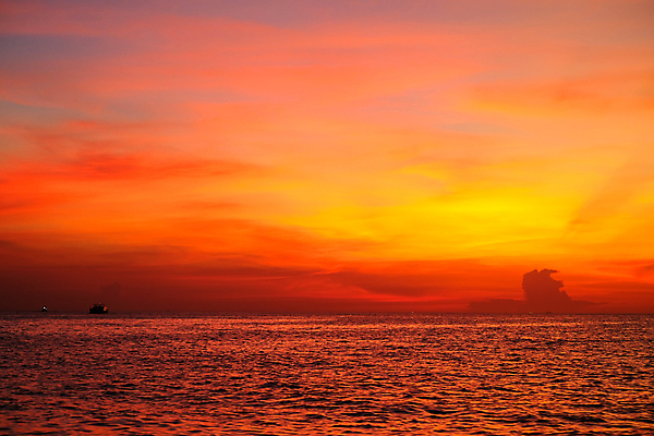 포토 JPG 해외이미지 디자인 실루엣 아시아 모래 파도 바다 컬러 섬 여행 백그라운드 오렌지 태국 자연 하늘 그림자 사람없음 빨간색 물 빛 모래사장 컬러풀 태양 뷰티 반사 노란색 환경 황혼 일몰 새벽 서핑 황금 저녁 장면 석호 노려봄 넘어짐 이국적 파라다이스 해외202309 해외포토 자연요소 나라 과일 모션 촬영기법 표정 노을 수상스포츠 야간 생태계 파일형식