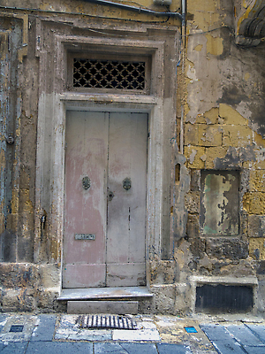 포토 JPG 해외이미지 전통 디자인 외관 유럽 벽 컬러 섬 여행 백그라운드 건축양식 휴가 출입구 거리 주택 사람없음 야외 건물 목재 장식 빨간색 파란색 문 마을 수확 골동품 흰색 도시 중세 역사 지중해 묘사 질감 대문 타운 몰타섬 옛날 스타일 해외202309 해외포토 나무 건축물 건축 나라 바다 농업 재료 몰타 파일형식