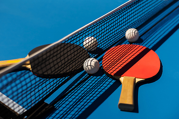 포토 JPG 해외이미지 스포츠 그림자 사람없음 라켓 탁구채 네트 오브젝트 탁구공 탁구대 해외202309 해외포토 스포츠용품 공 탁구용품 파일형식