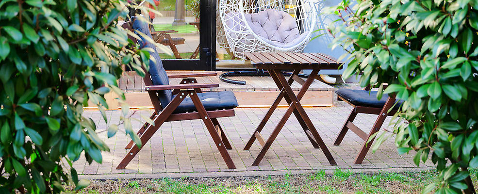 포토 JPG 해외이미지 식물 전통 꽃 유럽 문화 커피 음식 여행 가구 잎 의자 탁자 휴가 거리 주택 사람없음 야외 목재 초록색 여름 마을 식당 정원 식사 카페 낭만 수확 시골 도시 바 도심 아침식사 편안함 작음 뒤뜰 스타일 비어있는 해외202309 해외포토 나무 계절 나라 음료 컬러 생활용품 컨셉 농업 재료 건물 상점 감각 크기 파일형식