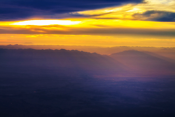 포토 JPG 해외이미지 구름 계절 컬러 여행 백그라운드 오렌지 자연 하늘 아침 날씨 산 풍경 사람없음 여름 파란색 빛 컬러풀 햇빛 태양 뷰티 노란색 일출 일몰 새벽 안개 저녁 언덕 속도 강렬 절정 수평선 해외202309 해외포토 주간 자연요소 과일 노을 야간 생태계 파일형식