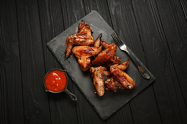 포토 JPG 해외이미지 접시 음식 백그라운드 고추 육류 동양인 사람없음 목재 식당 식사 저녁식사 치킨 튀김 시골 신선 바 뜨거움 맛 그릴 바비큐 굽기 먹기 향신료 속도 메뉴 매움 후추 로즈메리 점심식사 영양분 절임 해로움 맛있는 해외202309 해외포토 나무 식기 컨셉 채소 식재료 재료 모션 주방용품 인종 상점 구이 허브 닭고기요리 향미료 파일형식