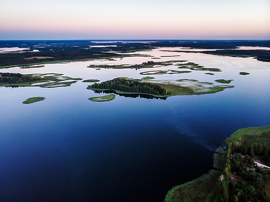 포토 JPG 해외이미지 나무 공원 유럽 호수 섬 여행 자연 하늘 안테나 파노라마 사람없음 야외 초록색 물 강 태양 여행객 일출 일몰 시골 정상 저녁 숲 지역 내추럴 항공촬영 드론 벨로루시 보호구역 전국 해외202309 해외포토 자연요소 식물 공공시설 나라 뷰포인트 컬러 통신 촬영기법 사람 노을 야간 생태계 구역 파일형식