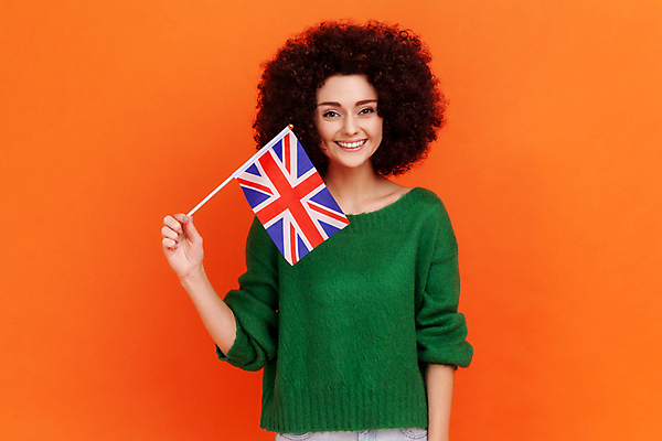 포토 JPG 해외이미지 배너 여자 행복 유럽 물결 응원 청소년 성공 휴가 영국 잉글랜드 실내 관리 한명 웃음 사람 여행객 평화 자유 축하 깃발 잡기 업무 심볼 만족 긍정 커뮤니티 방문 애국심 고립 독립 무료 전국 해외202309 해외포토 1 감정 나라 컨셉 모션 표정 내부 작업 파일형식