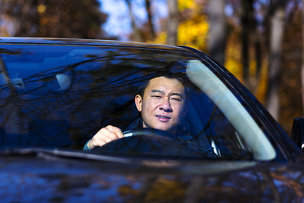 포토 JPG 해외이미지 응시 남자 자동차 한명 동양인 상반신 성인 야외 앞모습 운전 비즈니스맨 투명 출장 운전석 자동차핸들 성인남자한명만 해외202309 해외포토 1 시선 육상교통 뷰포인트 비즈니스 모션 사람 인종 직장인 핸들 남자한명만 성인남자만 파일형식