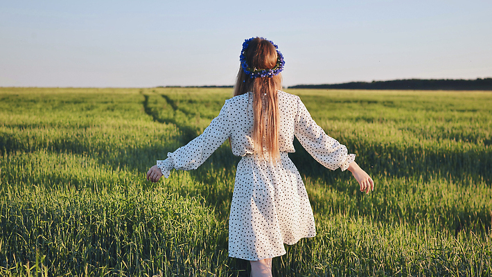포토 JPG 해외이미지 전통 라이프스타일 행복 유럽 문화 어린이 여행 백그라운드 밭 농업 자연 날리기 건강 한명 야외 파란색 농작물 뷰티 노란색 걷기 일몰 자유 성장 시골 축하 깃발 국기 보호 밀 심볼 질감 자수 밀짚 애국심 독립기념일 우크라이나 전국 해외202309 해외포토 1 기념일 감정 나라 산업 컬러 컨셉 모션 곡류 사람 생활 노을 짚 생태계 독립 파일형식