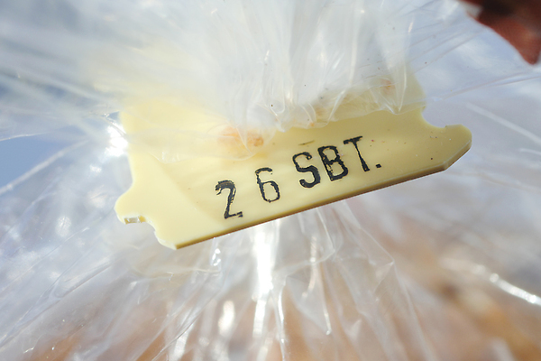 포토 JPG 해외이미지 음식 빵 컨셉 포장 사람없음 라벨 신선 날짜 메시지 컨테이너 먹기 묘사 사인 패키지 마감 해외202309 해외포토 산업 모션 프레임 파일형식