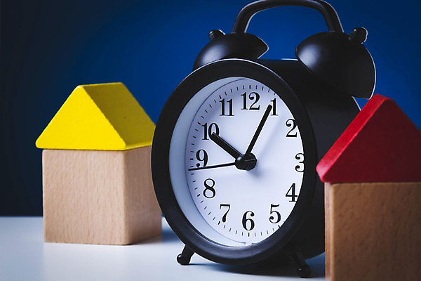 포토 JPG 해외이미지 백인 디자인 외관 백그라운드 컨셉 지폐 돈 비즈니스 모션 하늘 성공 새로움 아파트 주택 사람없음 건물 초록색 금융 달러 동전 저축 도시 시장 재산 구매 가격 심볼 사인 투자 진짜 해외202309 해외포토 서양인 건축물 컬러 경제 쇼핑 파일형식