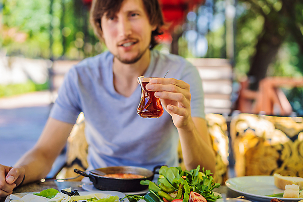 포토 JPG 해외이미지 백인 라이프스타일 접시 남자 행복 유럽 종교 문화 아들 커피 음식 빵 여행 채소 학교 탁자 호텔 치즈 거리 요리 한명 파란색 여행객 식당 계란 식사 카페 시골 신선 뜨거움 달콤 아침식사 먹기 향신료 아랍어 페스츄리 튀르키예 해외202309 해외포토 서양인 1 식기 교육 감정 나라 아시아 음료 컬러 가구 가족 모션 숙소 유제품 사람 생활 상점 알 맛 향미료 파일형식